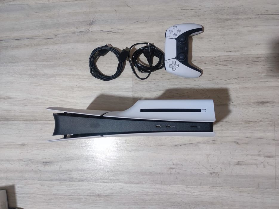 Vând play station 5