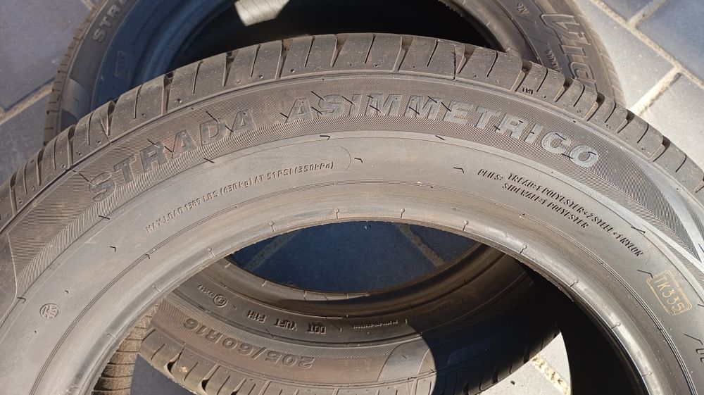 Vând 2 anvelope Viatti 205 60 R16