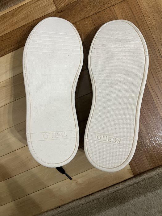 Продавам кецове Guess