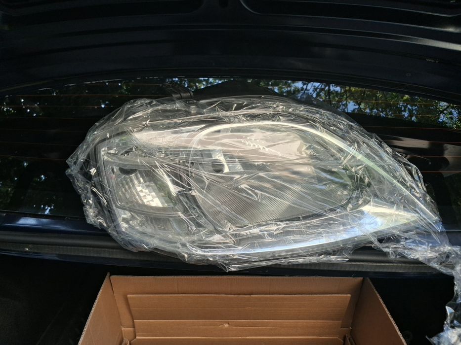 Far dreapta nou Dacia Logan faza 2 2008-2013