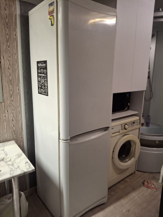 Холодильник 《INDESIT》 двухкамерный