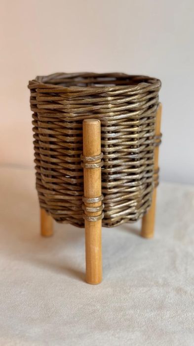 Продам плетенное кашпо