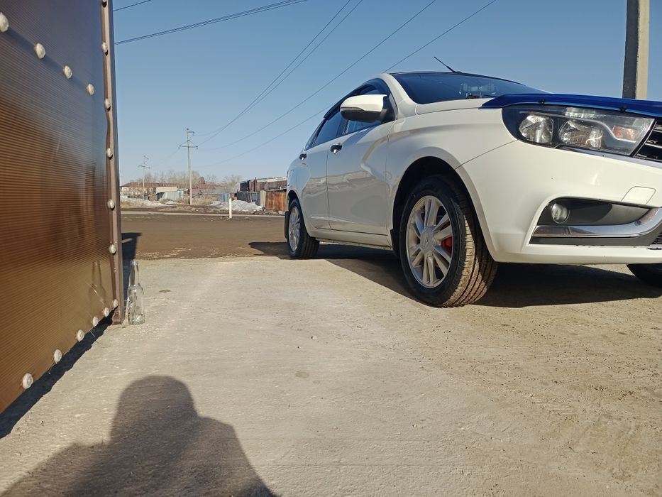 Продам Весту 2019 г.