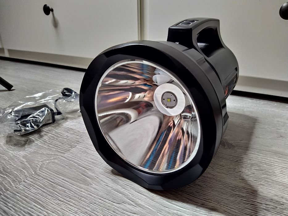 Lanterna TD-8000 cu Led Cree XHP70.2 Acumulator Putere mare Distanta!
