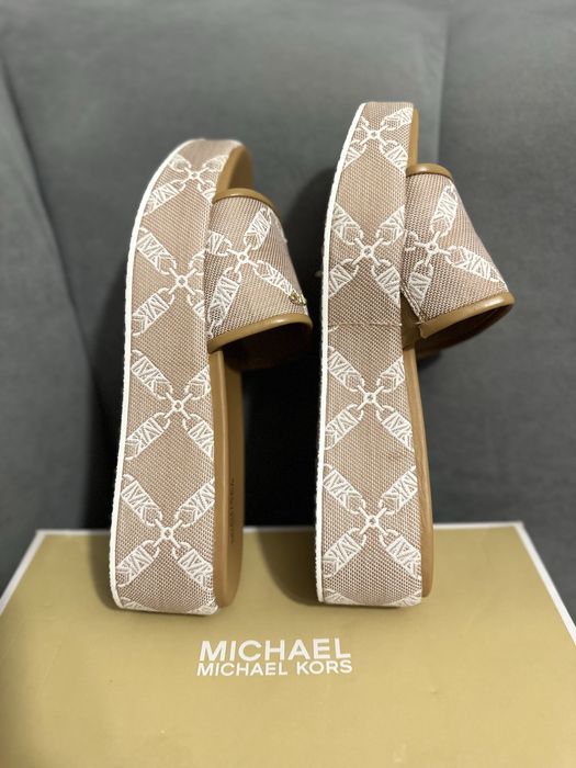 Чехли MICHAEL Kors