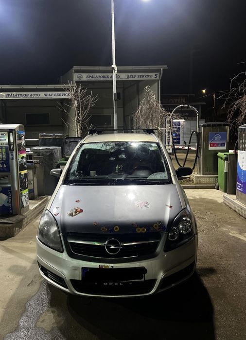 Masina Opel Zafira