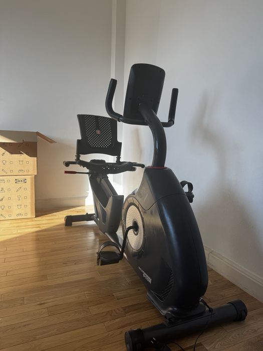 Bicicletă staționară recumbent Schwinn 510R — ca nouă, Bluetooth, Zwift