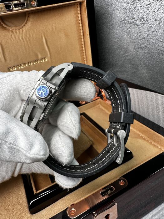 Часовник Roger Dubuis