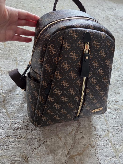 Rucsac model Guess