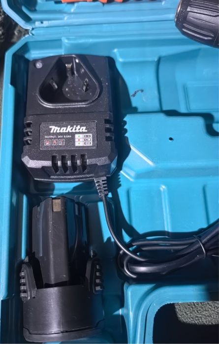 Винтоверт Makita 24 v 6.0 A две батерии