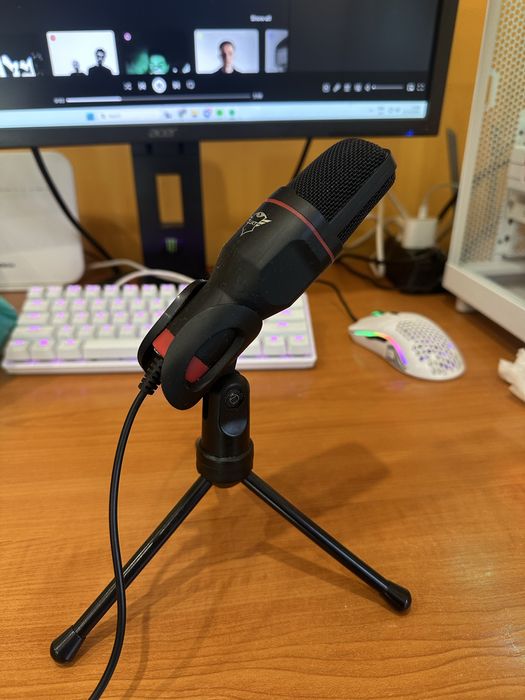 Геймърски/стрийминг микрофон Trust GXT – с държач и стойка