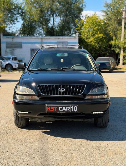 В продаже Lexus RX 300