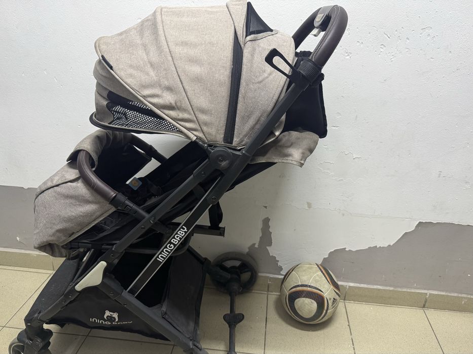 Детская прогулочная коляска