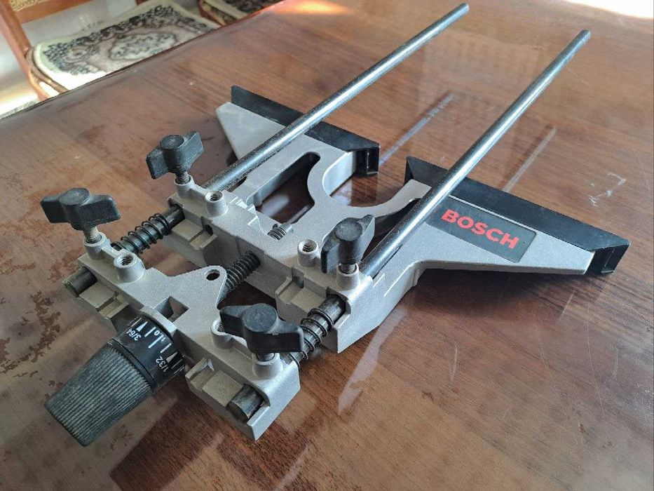 Фрезер  BOSCH Professional GOF 1250 CE HEVY DUTY