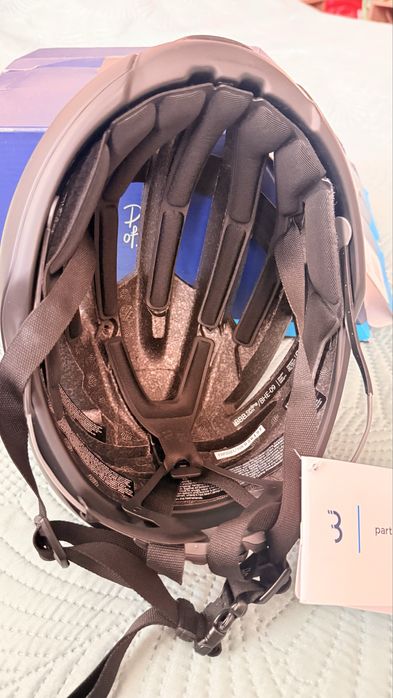 Продавам каска за колоездене BBB Maestro