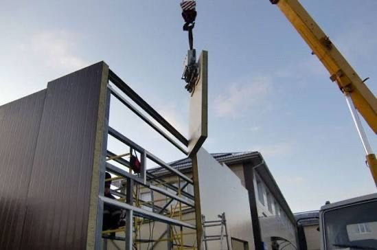 Монтаж сэндич панелей.