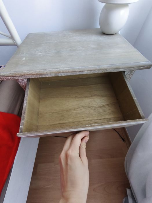 Нощно шкафче  френски стил