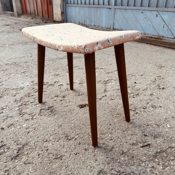 Винтидж шведска табуретка – Mid-Century Modern (50–60-те)