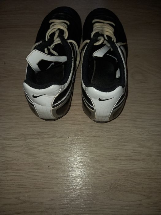 Бутонки за футбол