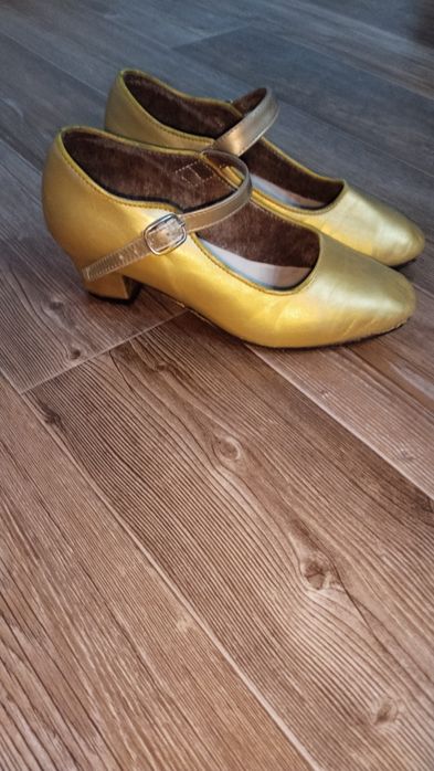 Детские, нарядные, для танцев туфли на девочку р. 33-34