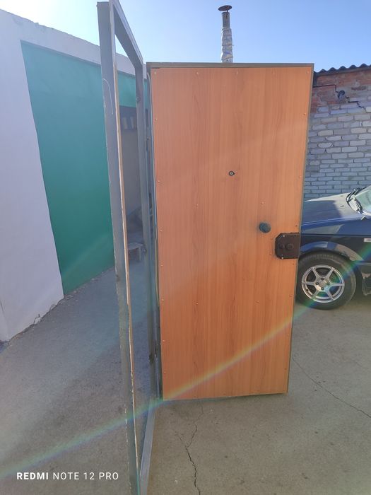 Продам двер. Правое открывание