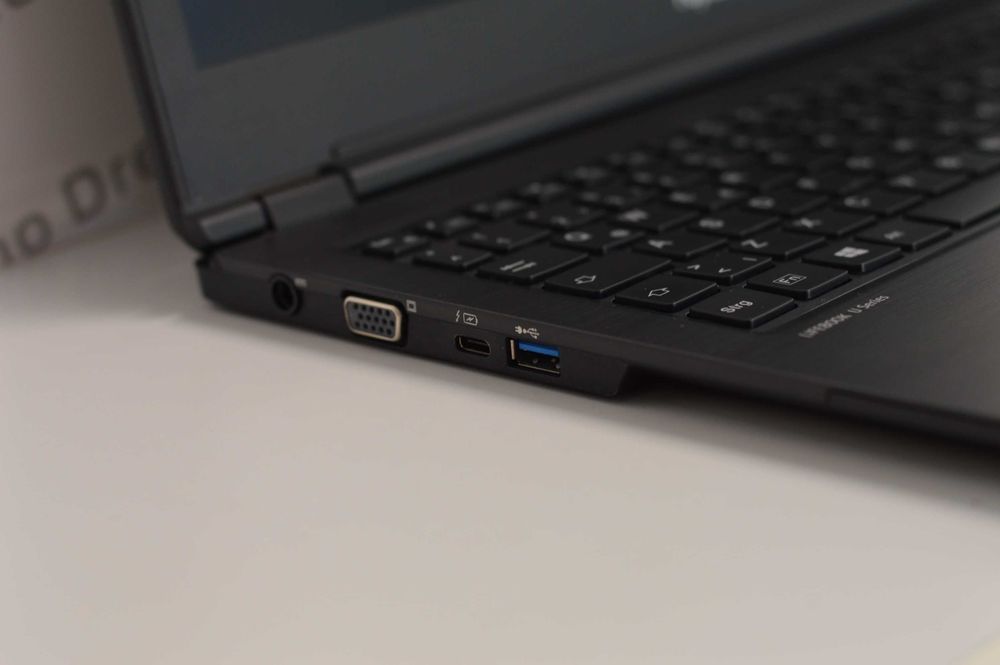 Fujitsu LifeBook U759 - 15.6" / Intel Core i3-8145U / 16GB RAM / 256GB