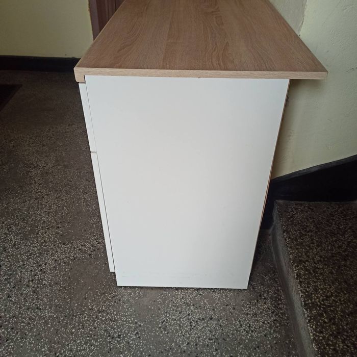 Бюро с едно чекмедже и едно шкафче