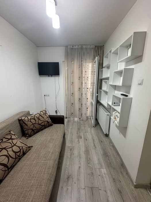 Închiriez garsonieră!