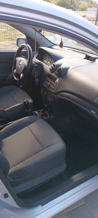 Vând chevrolet aveo
