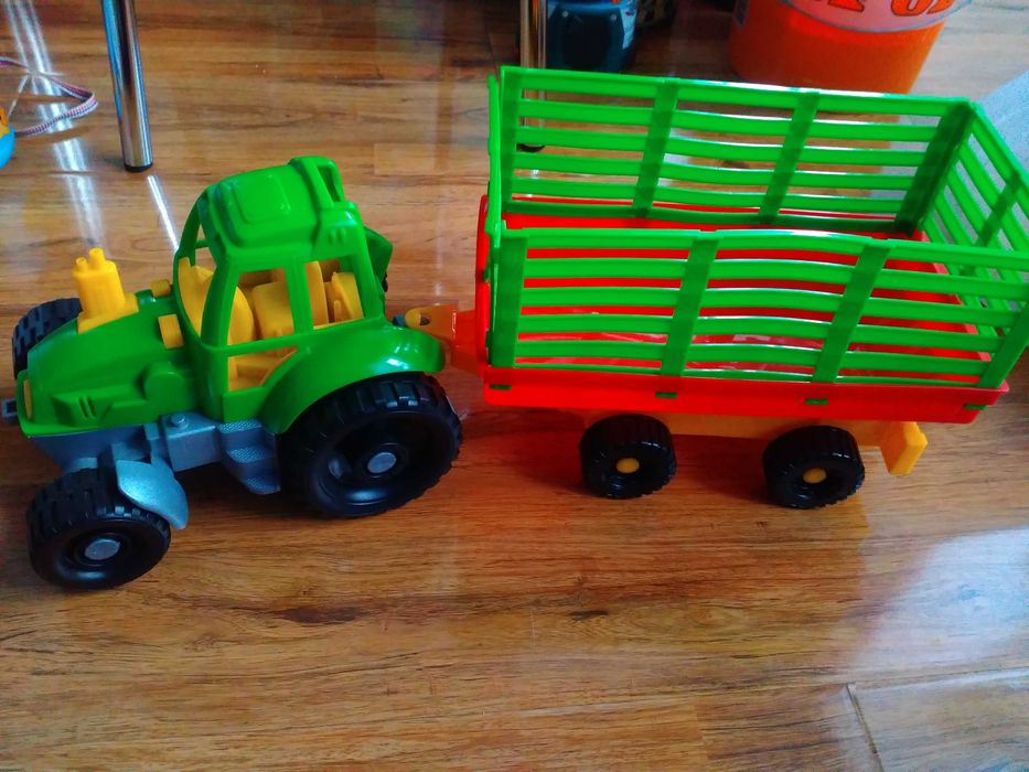 Трактор с телешкой 3200