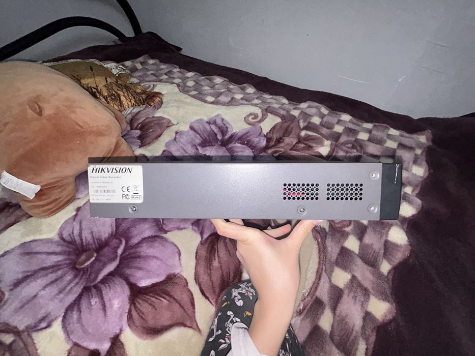 HIKVISION Digital Video Recorder Model:DS-72104VI-ST