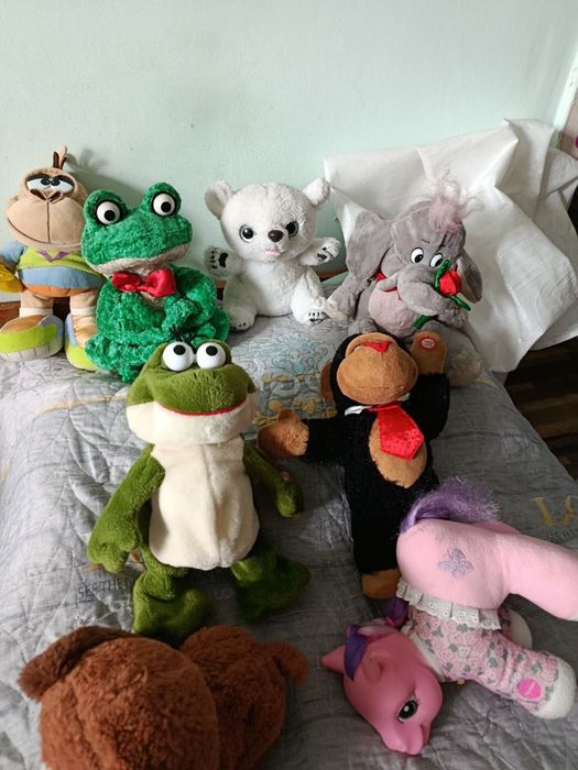 Игрушки на батарейках разные,работают