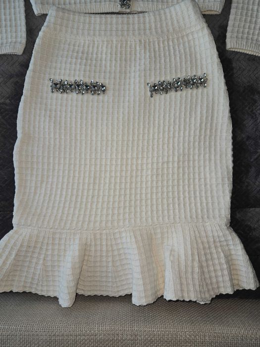 Дамски плетен комплект от пола и жилетка