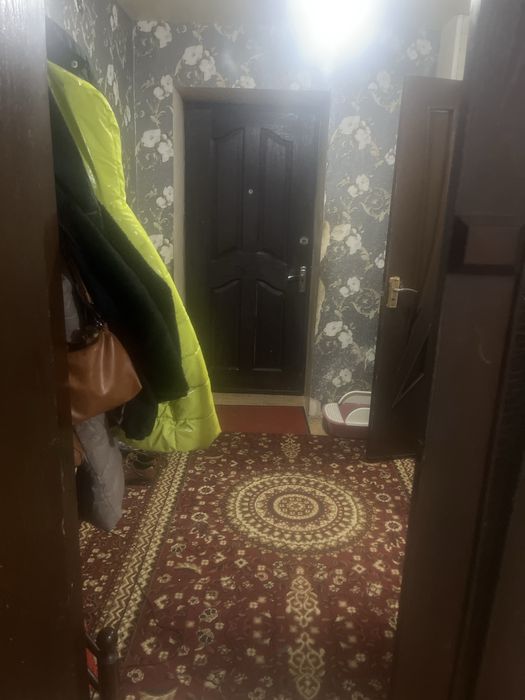 Chilonzor 25kv 1 etaj 2xonali uy sotiladi