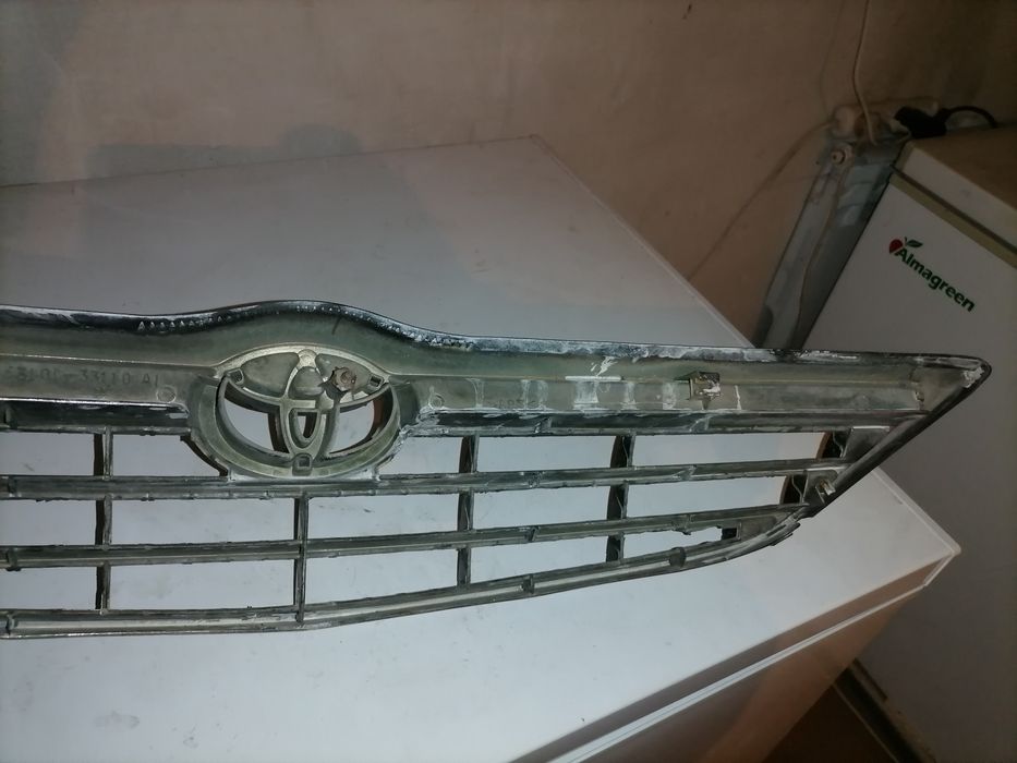 Продам противотуманки, решётку на капот
