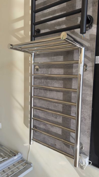 Полотенцесушитель с большой полочкой от производителя.