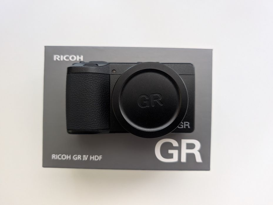 Ricoh GR IV HDF + Гаранция и екстри (като нов)