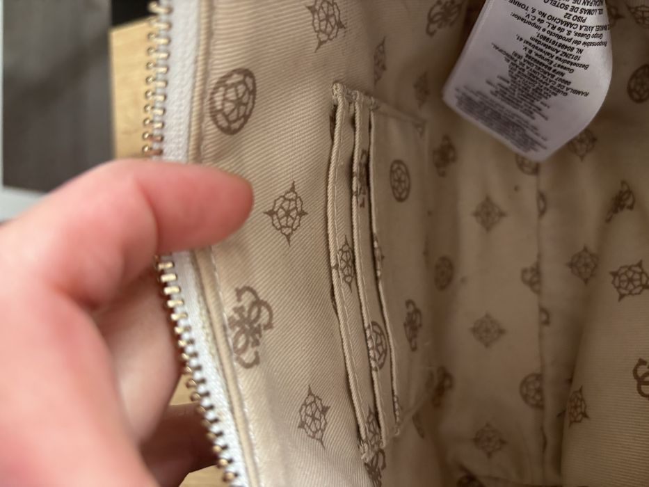 Guess бяла чанта