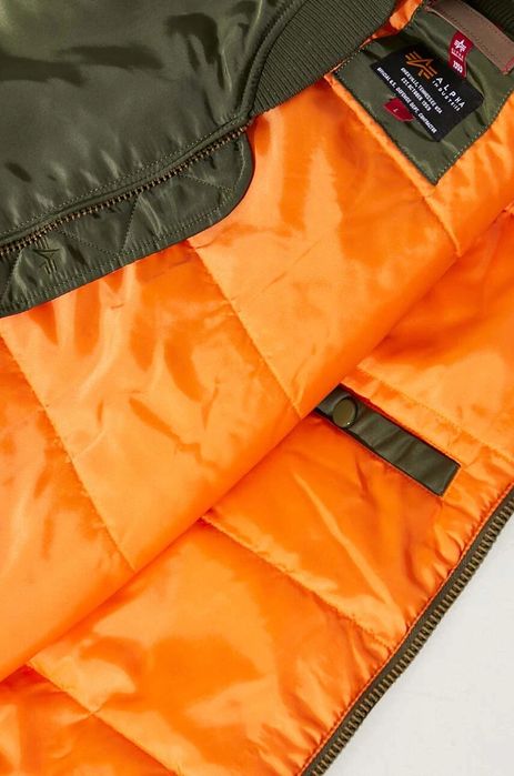 Пилотско яке тип бомбър на Alpha Industries