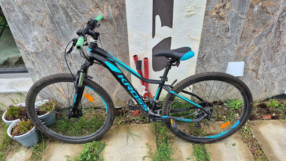 Biciclete Kross Lea roata 27,5 toli si Specialized Rockhopper 29 toli