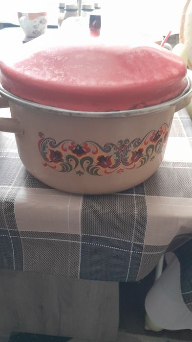 Продам кастрюли ,сковородку.