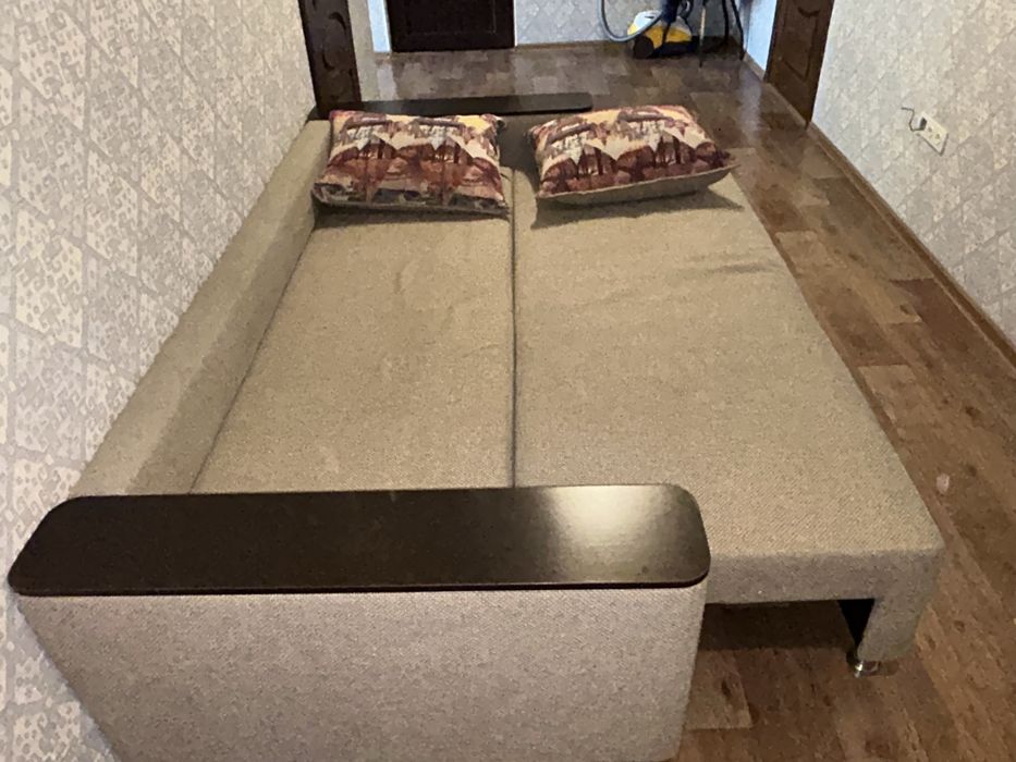 Диван бежевый раскладной