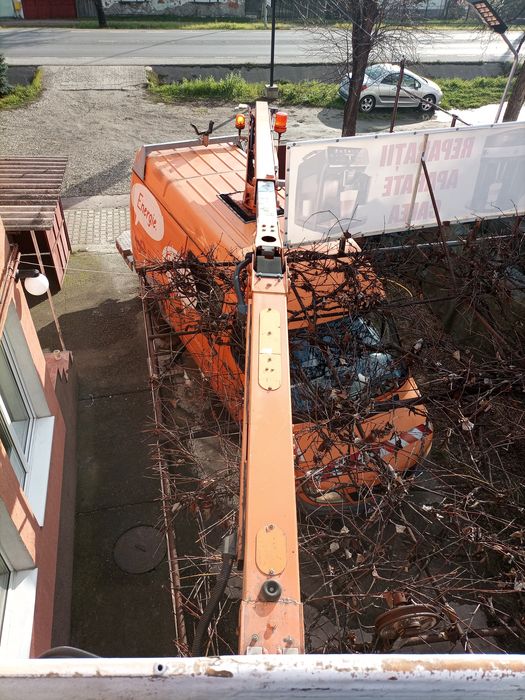 Nacela Prb 14 m de închiriat și servicii electrice   și Miniexcavator