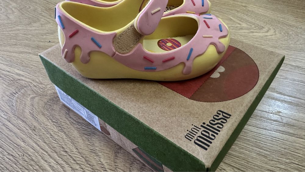 Продам сандалии кроксы