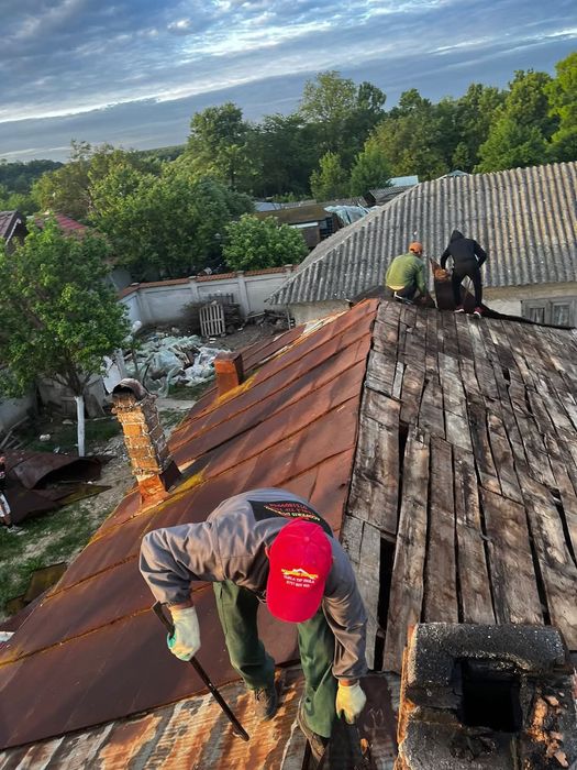 Acoperisuri Dulgheri Mansardări reparații de urgență firma