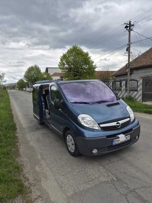 Opel Vivaro 8+1 , varianta lunga