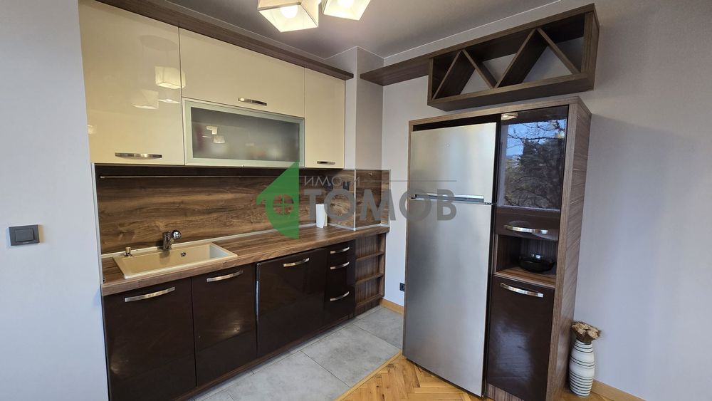 Луксозно обзаведен двустаен апартамент под наем в Център