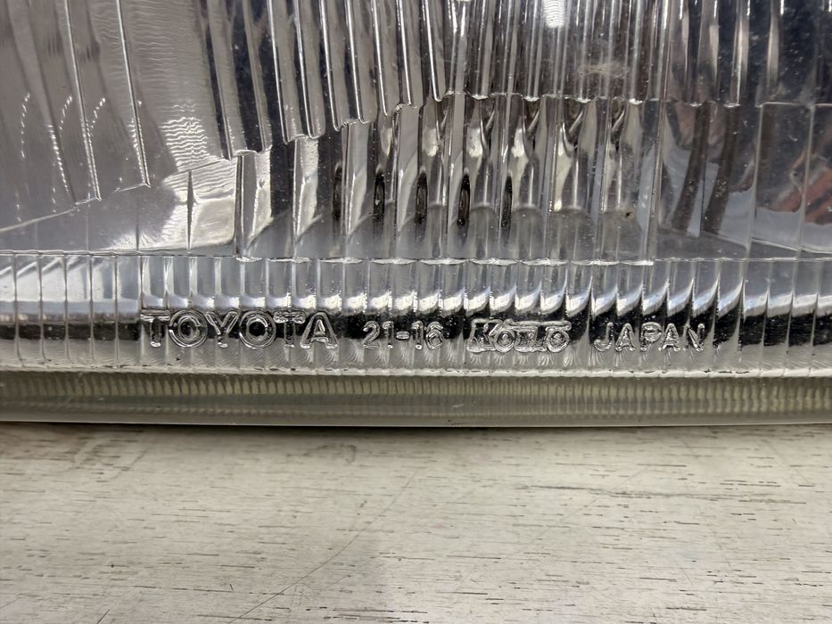 Фары тайота карина е оригинал