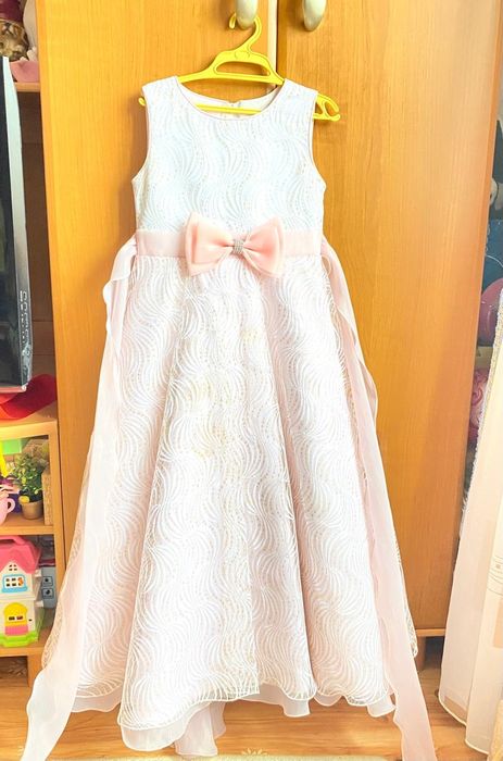 Продам платье для девочки