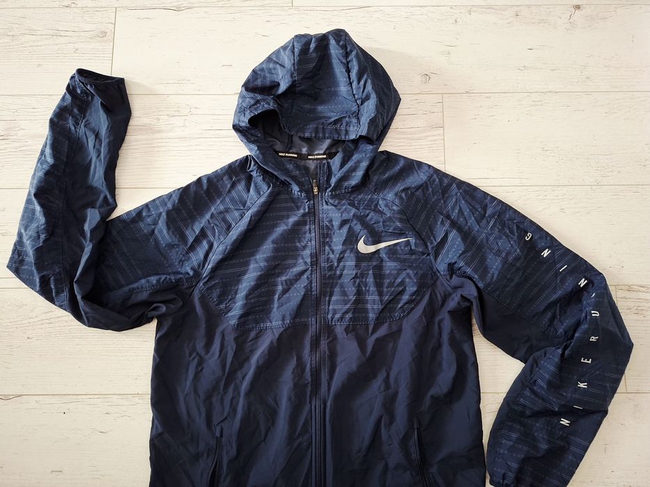 Nike-Ориг.тънко водоустойчиво яке